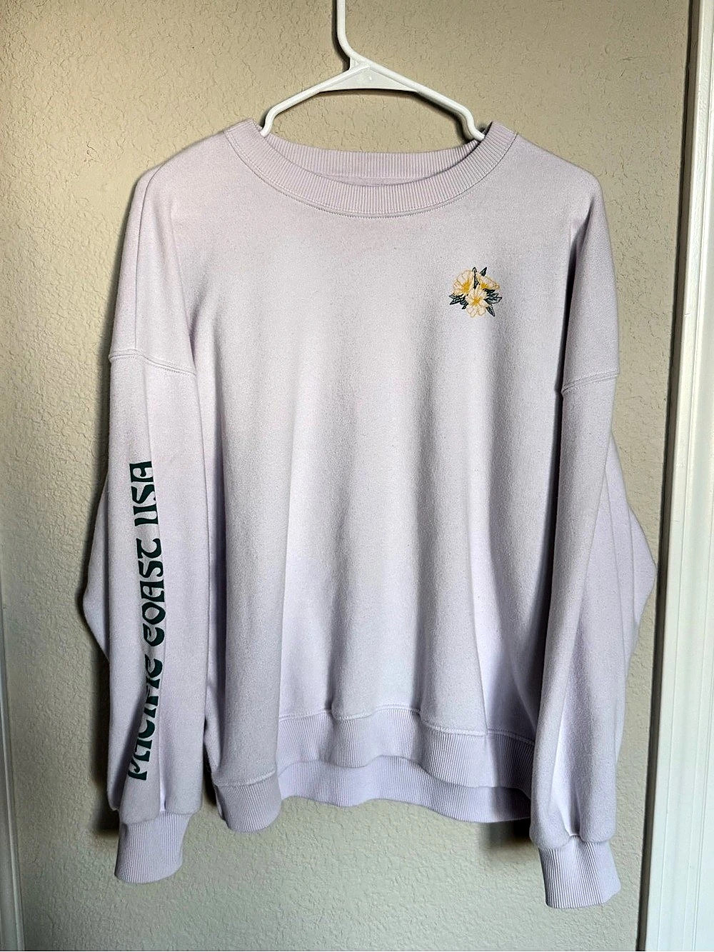 American Eagle Floral Embroidered Sweatshirt in Purple Like New
